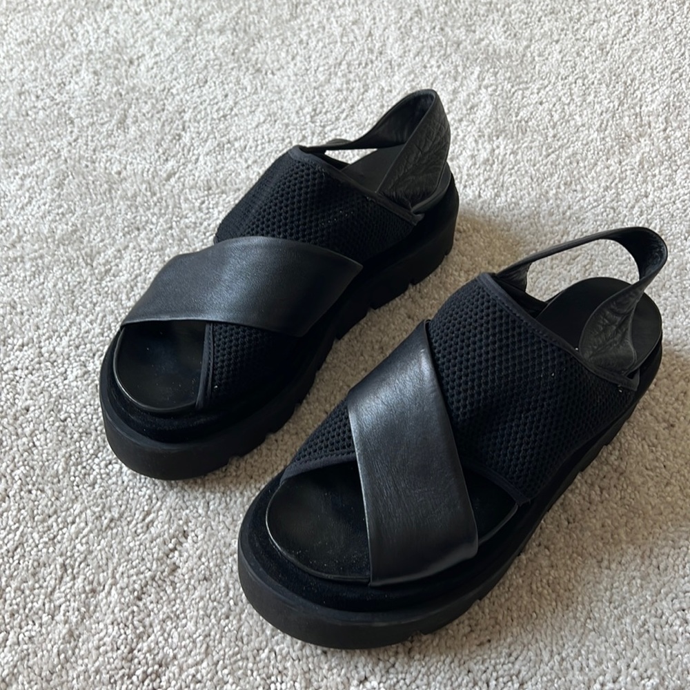 Strategia shoes